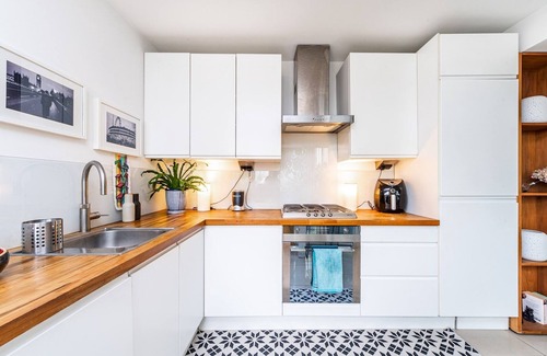 Crouch End Apartment | Stylish 2-Bed Flat w/Private Garden in Crouch End