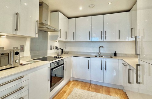 Wembley Central Apartment | Stylish 2-Bed Flat with Balcony & Stadium Views and own parking - Prime Wembley