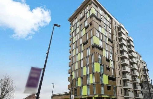 Wembley Central Apartment | Stylish 2-Bed Flat with Balcony & Stadium Views and own parking - Prime Wembley