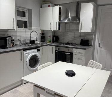 Herne Hill Apartment | Stylish 2-Bed Garden Flat, 5 Mins to Brixton