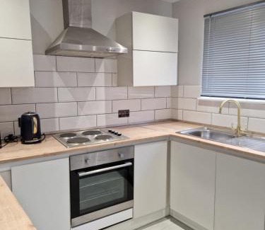 Upper Edmonton House | Stylish 2 bed home- short walk to Tottenham Stadium/Stations