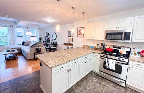Downtown Syracuse Condo | Stylish 2-Bed Retreat in Downtown Armory Square