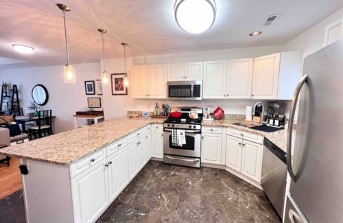 Downtown Syracuse Condo | Stylish 2-Bed Retreat in Downtown Armory Square