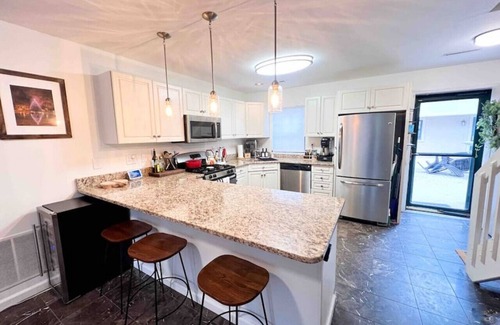 Downtown Syracuse Condo | Stylish 2-Bed Retreat in Downtown Armory Square