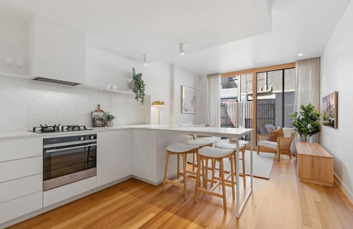 Carlton South House | Stylish 2-bed Victorian Terrace in Carlton