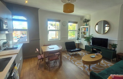 Peckham House | Stylish 2-bed Victorian flat near Central London