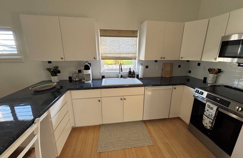 New Smyrna Beach Cottage | Stylish 2-bedroom cottage fully furnished in New Smyrna Beach