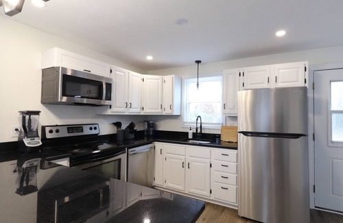 Providence Apartment | Stylish 2 Bedroom Apartment, Close to Everything!