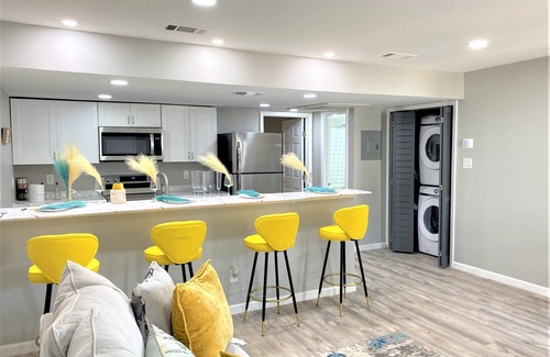 West Arlington Apartment | Stylish 2 bedroom 2bath with all the bells and the whistles In Arlington Texas