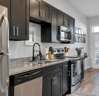 Hillsboro Village House | STYLISH 2 Bedroom 3 Bed Near Restaurants and Vandy