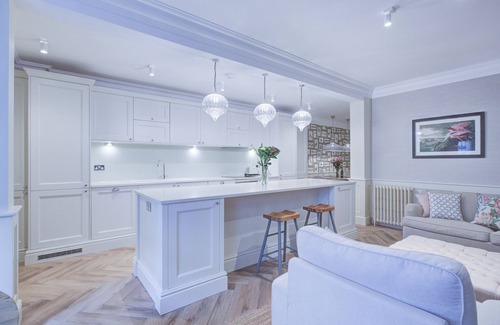 Courtfield Apartment | Stylish 2 bedroom apartment with private courtyard garden