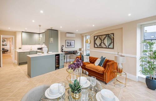 Turnham Green Apartment | Stylish 2-Bedroom Apartment in the heart of Chiswick, London