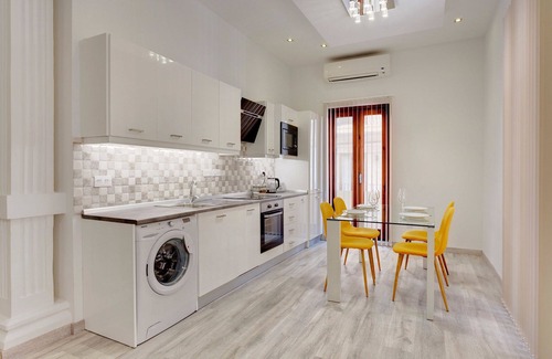 Tower Road Apartment | Stylish 2 Bedroom Apartment in an Amazing Location