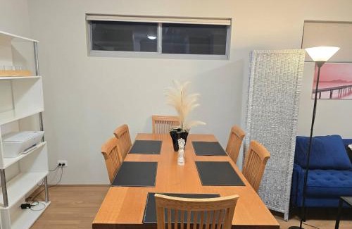 Maddington Apartment | Stylish 2-Bedroom Apartment in Maddington, 15 Minutes from Perth Airport