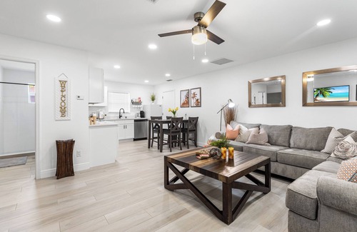 East Naples House | Stylish 2 bedroom Close to beaches, parks and downtown Naples