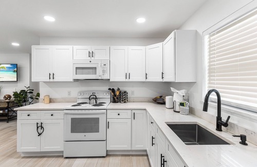 East Naples House | Stylish 2 bedroom Close to beaches, parks and downtown Naples