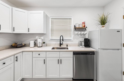 East Naples House | Stylish 2 bedroom Close to beaches, parks and downtown Naples