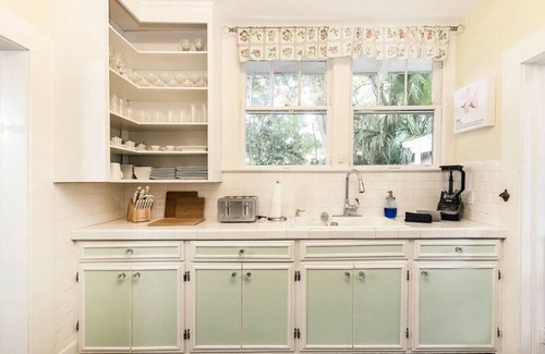 Historic District House | Stylish 2-bedroom cottage in delightful Ocala just 3 minutes from downtown