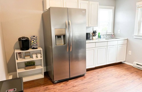 Piqua Condo | Stylish 2-Bedroom duplex in prime location!