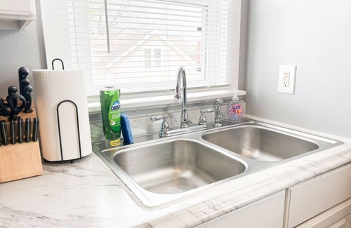 Piqua Condo | Stylish 2-Bedroom duplex in prime location!