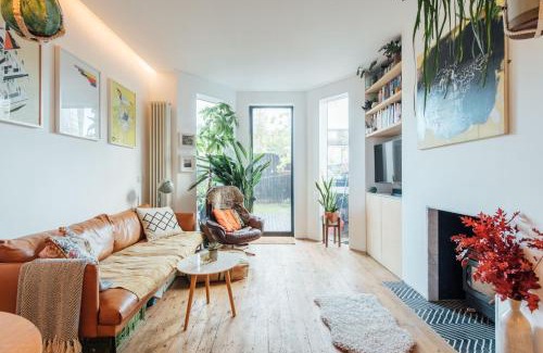 North Finchley Apartment | Stylish 2 Bedroom Flat with a Private Sauna