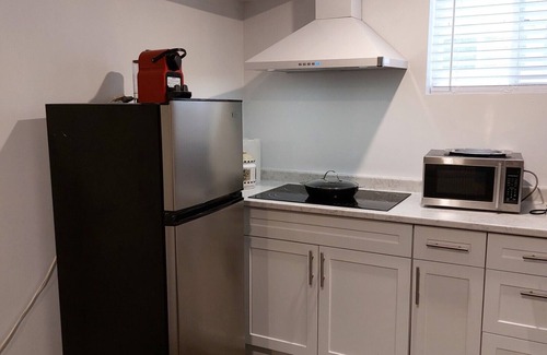 Guelph Apartment | Stylish 2-Bedroom Guest Unit for 4 people in Central Location, Affordable Rates