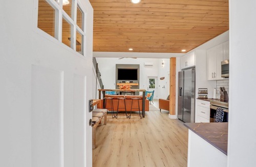 Historic District Cottage | Stylish 2-bedroom house in Beaufort. Walk to downtown. Fire pit, bikes, grill