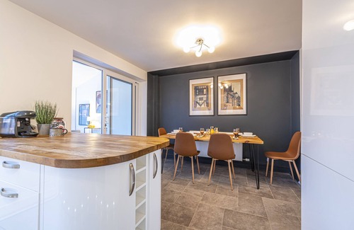 Blacon House | Stylish 2 bedroom house in quiet suburb of Chester Sleeps 6 by Restfully