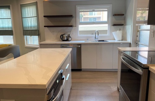University South Apartment | Stylish 2-bedroom in fabulous Downtown Palo Alto, AC & WiFi