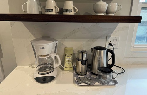 University South Apartment | Stylish 2-bedroom in fabulous Downtown Palo Alto, AC & WiFi