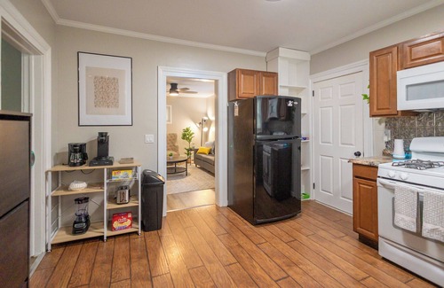Dover Apartment | Stylish 2 Bedroom, Pet friendly w/fenced-in yard, Laundry, Private Entrance