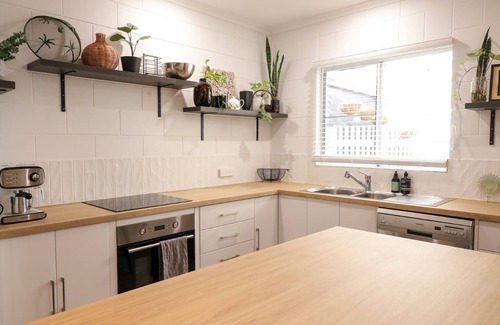 Cannonvale House | Stylish 2 bedroom townhouse in quiet location, perfect home away from home!