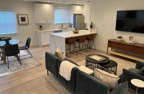Mid-City House | Stylish 2 Bedroom Home in Santa Monica