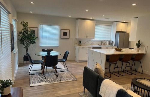 Mid-City House | Stylish 2 Bedroom Home in Santa Monica