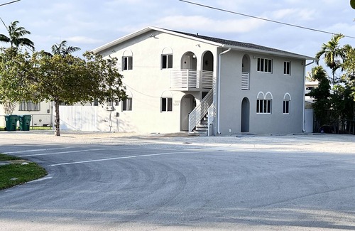 Flagami Apartment | Stylish 2 Bedrooms Apartment by Miami Airport