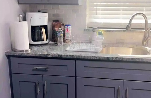 Rhawnhurst Apartment | Stylish 2-bedrooms; home away from home! 3 mins from Nazareth Hospital