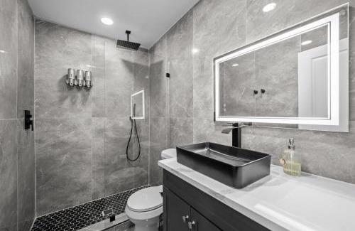 Houston Heights Apartment | Stylish 2-BR Getaway in Heights with Pool