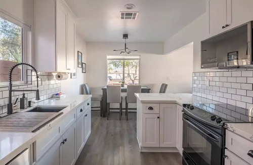 Gardena Apartment | Stylish 2 BR house close to the beaches and L.A. city life!