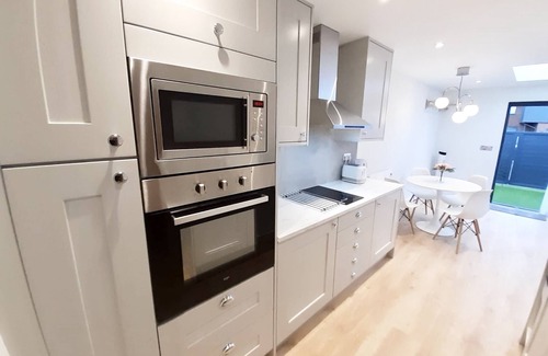 Swalecliffe House | Stylish 2 Double Bed Holiday House With Garden