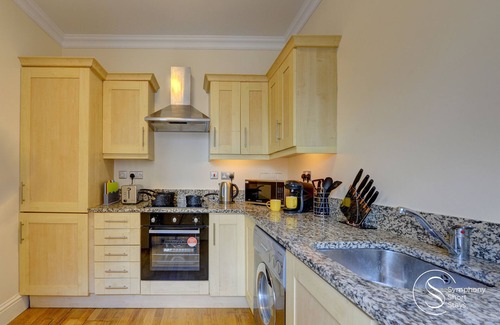 Leamington Spa Apartment | Stylish 2 Bedroom Apartment with Netflix
