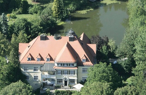 Morlbach Apartment | Stylish 2-room flat, 2 private bathrooms, shared kitchen Schloss Mörlbach