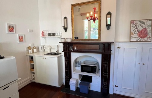 Subiaco Apartment | Stylish 2-room Self-Contained Flat in the Core of Subiaco
