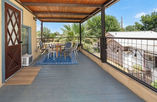 Southside House | Stylish 2-Story Home with Balcony/Backyard minutes to Downtown/Seaworld/Lackland