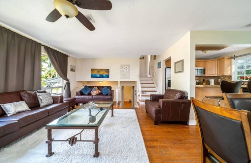 Pembroke Pines House | Stylish 2-Story Home & Pool