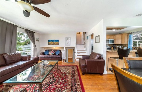 Pembroke Pines House | Stylish 2-Story Home & Pool