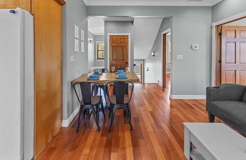 Holy Cross House | Stylish 2-Story Retreat w Balcony & Parking