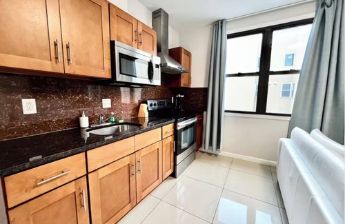 Center City Apartment | Stylish 2BD apartment in the heart of the City with Prime location!