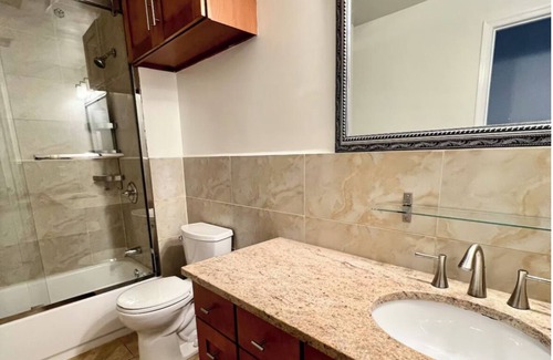 Center City Apartment | Stylish 2BD apartment in the heart of the City with Prime location!