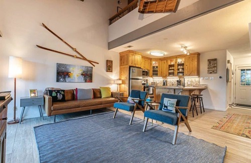 Carnelian Woods Condo | Stylish 2BD in Carnelian Bay