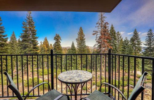 Carnelian Woods House | Stylish 2BD in Carnelian Bay
